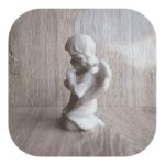 Anjo da Guarda Orando em Resina 12cm - Imagem 2