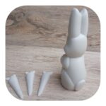 Coelho da Páscoa com Cenouras em Resina 12,5cm - Imagem 3