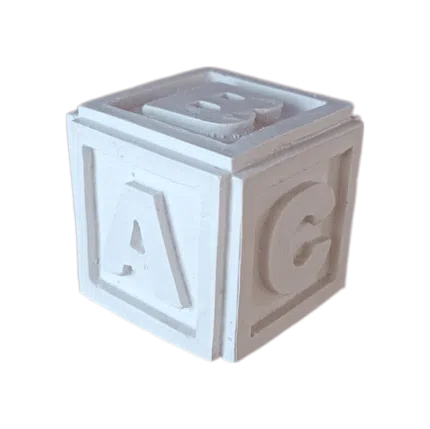 Cubo Dado com Letras ABCD Confeccionado em Resina