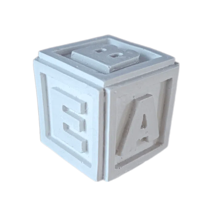 Cubo Dado com Letras ABCD Confeccionado em Resina