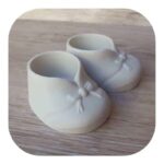 Sapatinho Laço em Resina (par) 10cm - Imagem 2