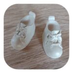 Sapatinho Confeccionado em Resina (par) 5,5cm - Imagem 2