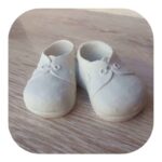 Sapatinho Confeccionado em Resina (par) 10cm - Imagem 2