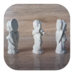 Trio Arcanjos São Rafael, Miguel e Gabriel em Resina 4cm - Imagem 3